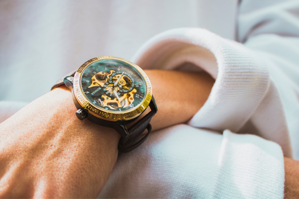 Modny męski zegarek – dlaczego warto postawić na to akcesorium?